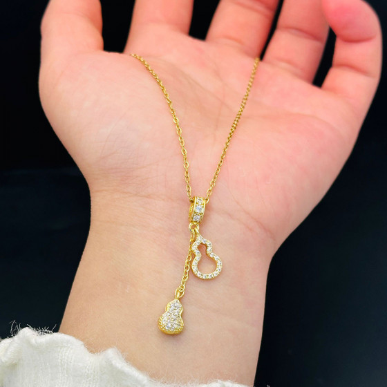 gold Gourd Pendant Necklace for Women, Clavicle Chain with Full Diamond Inlay, Fashionable and Elegant ins Niche designer jewelry trend