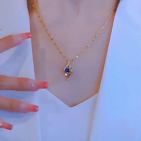 Love at first sight, non-fading titanium steel necklace, a clavicle chain for women, light luxury niche high-end internet celebrity accessory