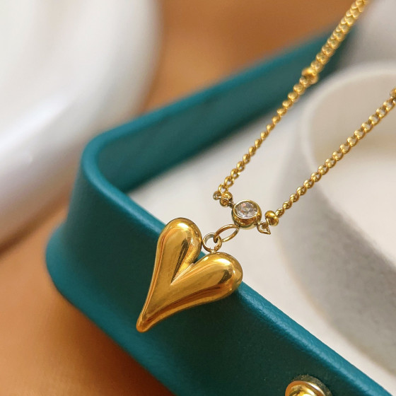 New Heart-Shaped Crystal Zircon Necklace and Bracelet Set for Women ins Internet celebritygold Titanium steel personalized design for best friends